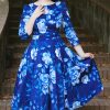 Blaues Swing-Kleid mit Blumenmuster – Bild 5